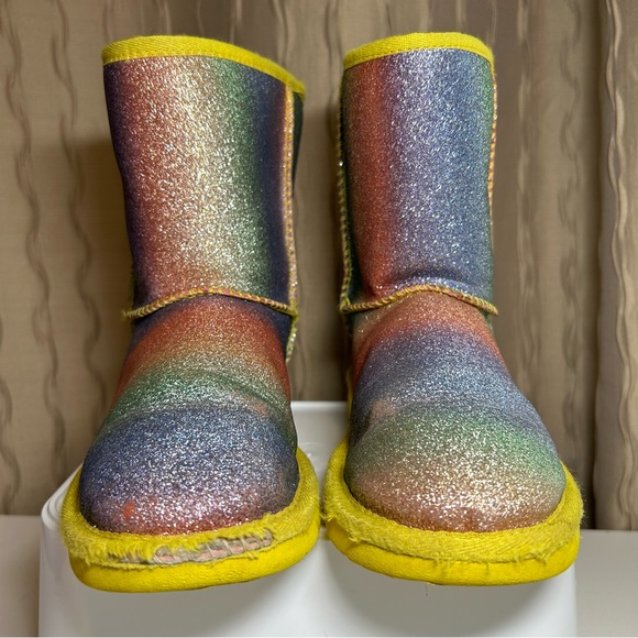 UGG Classic Short II Glitter Rainbow Little Girl's 13 Boots 1130784K - Picture 7 of 16